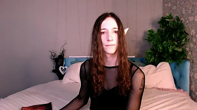 Snapshot of SilverMuse chatting on December 16, 8:14 pm SilverMuse online show from December 16, 8:14 pm