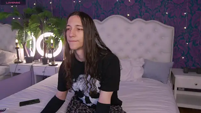 Snapshot of SilverMuse chatting on June 9, 10:10 pm SilverMuse online show from June 9, 10:10 pm