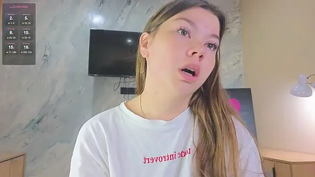 miss bubbles  online show from October 4, 12:30 am