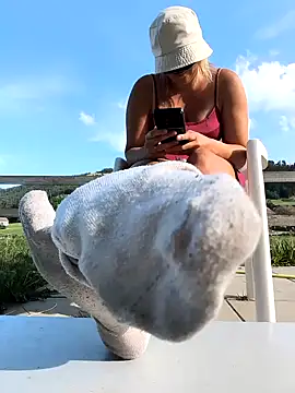Teafeet online show from July 22, 3:59 pm