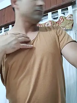 Snapshot of Bradd_32 chatting on February 15, 11:19 am Bradd 32 online show from February 15, 11:19 am