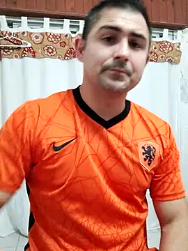 Snapshot of Bradd_32 chatting on February 16, 4:08 am Bradd 32 online show from February 16, 4:08 am