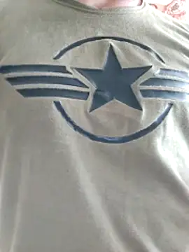 Snapshot of Bradd_32 chatting on March 9, 12:09 pm Bradd 32 online show from March 9, 12:09 pm