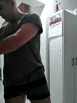 Snapshot of Bradd_32 chatting on March 30, 8:15 am Bradd 32 online show from March 30, 8:15 am