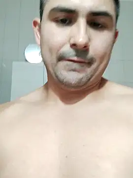 Snapshot of Bradd_32 chatting on April 6, 10:54 pm Bradd 32 online show from April 6, 10:54 pm