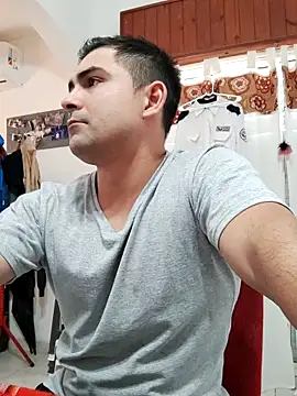 Snapshot of Bradd_32 chatting on April 13, 11:27 am Bradd 32 online show from April 13, 11:27 am