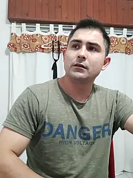 Snapshot of Bradd_32 chatting on April 25, 2:25 am Bradd 32 online show from April 25, 2:25 am