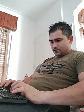 Snapshot of Bradd_32 chatting on May 16, 5:01 pm Bradd 32 online show from May 16, 5:01 pm