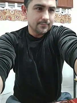 Snapshot of Bradd_32 chatting on May 18, 4:07 am Bradd 32 online show from May 18, 4:07 am