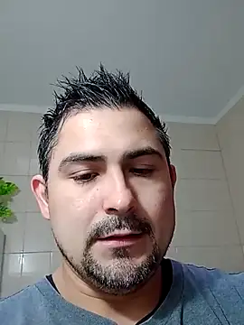 Snapshot of Bradd_32 chatting on May 21, 12:01 pm Bradd 32 online show from May 21, 12:01 pm