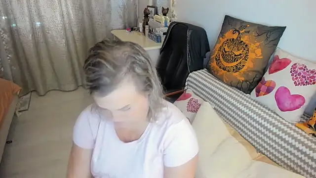 Snapshot of MildMature chatting on September 25, 8:45 pm MildMature online show from September 25, 8:45 pm