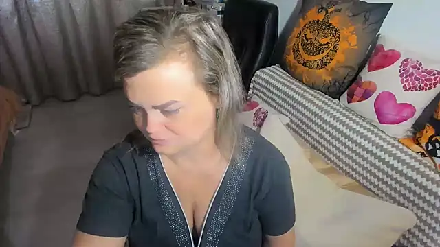 Snapshot of MildMature chatting on September 27, 11:32 pm MildMature online show from September 27, 11:32 pm