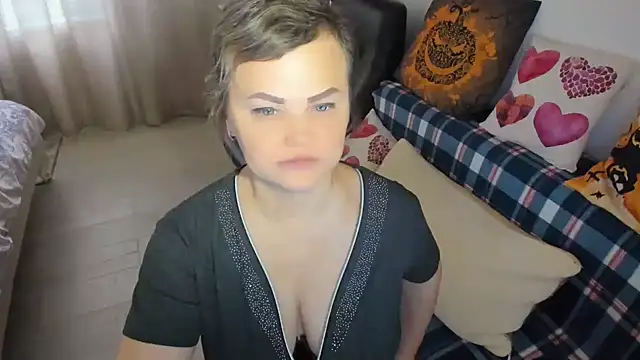 Snapshot of MildMature chatting on December 5, 7:50 am MildMature online show from December 5, 7:50 am