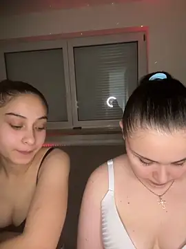 FemmeAffair online show from March 4, 9:10 pm