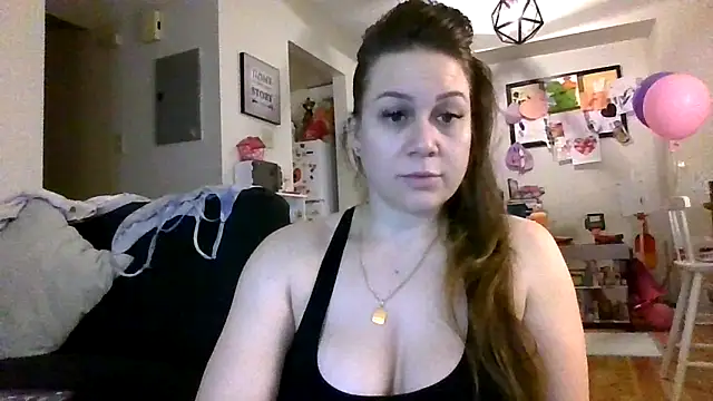 Snapshot of thedevinemama chatting on March 23, 2:04 am thedevinemama online show from March 23, 2:04 am