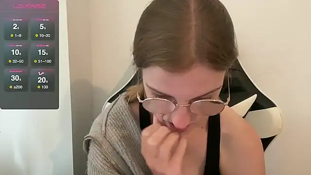 BustyKellyXXX online show from October 2, 9:27 am