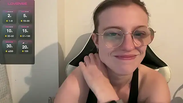 BustyKellyXXX online show from December 17, 3:40 pm