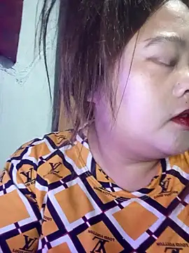 sweetbigtits19 online show from April 7, 10:05 am