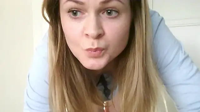 Snapshot of Ginger-bb chatting on March 27, 8:26 am Ginger-bb online show from March 27, 8:26 am