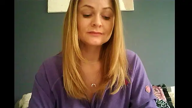 Snapshot of Ginger-bb chatting on April 7, 6:25 am Ginger-bb online show from April 7, 6:25 am