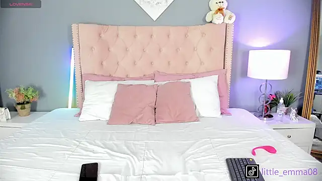 Snapshot of Joe_And_Emma chatting on September 19, 11:05 pm Joe And Emma online show from September 19, 11:05 pm