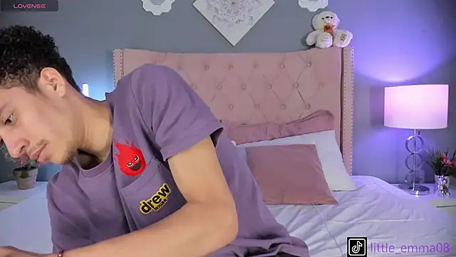 Snapshot of Joe_And_Emma chatting on October 2, 9:33 pm Joe And Emma online show from October 2, 9:33 pm