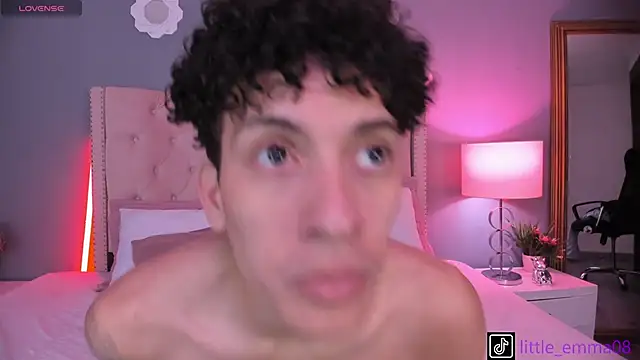 Snapshot of Joe_And_Emma chatting on October 15, 9:26 pm Joe And Emma online show from October 15, 9:26 pm