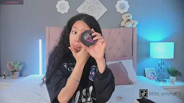 Snapshot of Joe_And_Emma chatting on October 23, 11:14 pm Joe And Emma online show from October 23, 11:14 pm