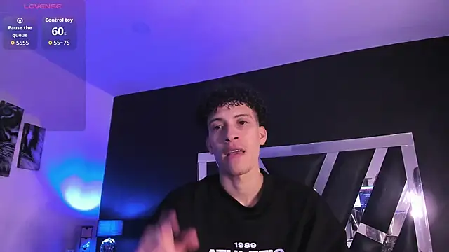 Snapshot of Joe_And_Emma chatting on October 24, 11:34 pm Joe And Emma online show from October 24, 11:34 pm