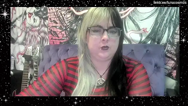 Snapshot of LunaCosmos chatting on November 12, 3:29 am LunaCosmos online show from November 12, 3:29 am