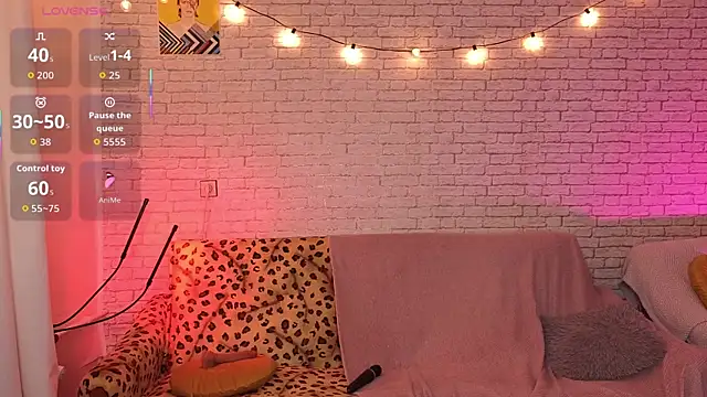 Snapshot of ReginaFoXXXy chatting on October 29, 8:27 am ReginaFoXXXy online show from October 29, 8:27 am