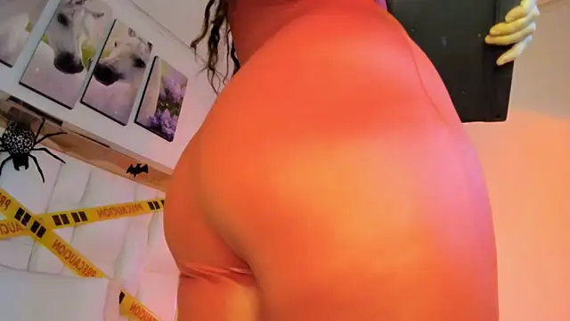 Snapshot of SamanttaMilf chatting on November 5, 10:32 pm SamanttaMilf online show from November 5, 10:32 pm