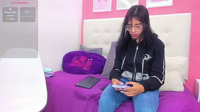 Snapshot of Rachel_Donnelly chatting on September 19, 4:25 am Rachel Donnelly online show from September 19, 4:25 am