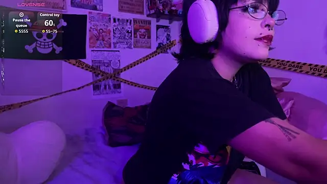 Snapshot of PixelKitty_ chatting on May 15, 1:45 am PixelKitty online show from May 15, 1:45 am