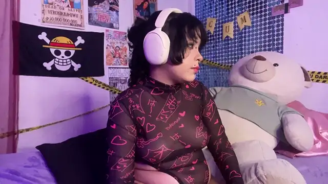 Snapshot of PixelKitty_ chatting on June 13, 3:37 am PixelKitty online show from June 13, 3:37 am