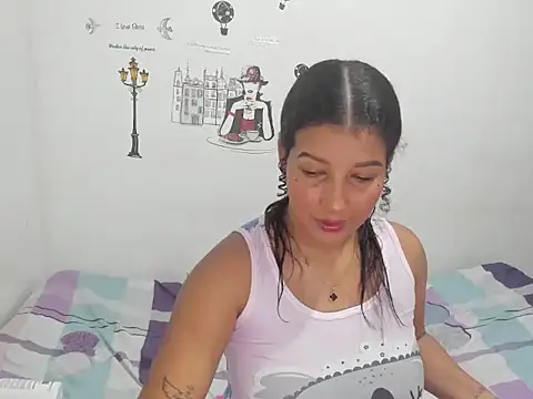 Snapshot of Hellen_scot chatting on November 26, 10:11 pm Hellen scot online show from November 26, 10:11 pm