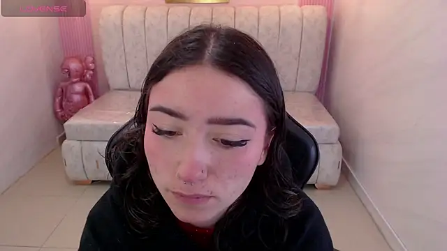 venuss09 s online show from March 18, 1:14 pm