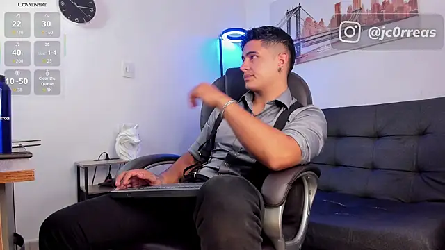  Juanes online show from November 18, 9:30 pm