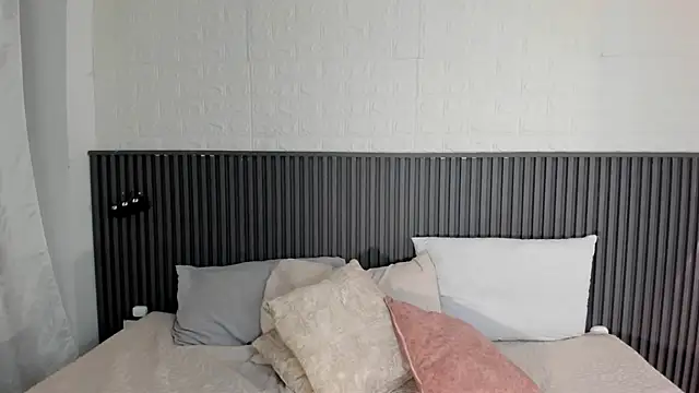 Violet Fowler online show from September 9, 1:16 am