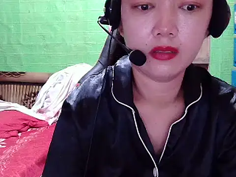 Snapshot of lucky_rona chatting on April 18, 12:58 am lucky rona online show from April 18, 12:58 am