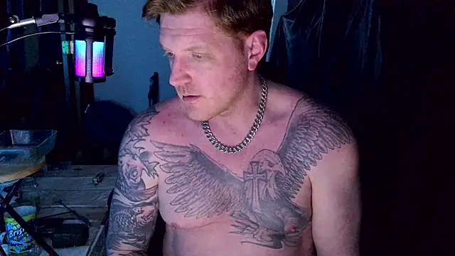 Snapshot of CloudyKingG chatting on April 2, 10:13 am CloudyKingG online show from April 2, 10:13 am