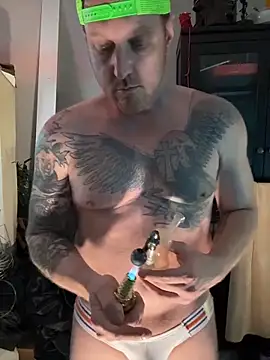 Snapshot of CloudyKingG chatting on April 4, 11:40 am CloudyKingG online show from April 4, 11:40 am