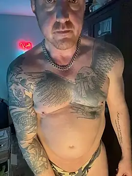 Snapshot of CloudyKingG chatting on April 10, 3:39 pm CloudyKingG online show from April 10, 3:39 pm