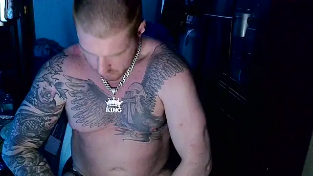 Snapshot of CloudyKingG chatting on April 11, 4:06 am CloudyKingG online show from April 11, 4:06 am