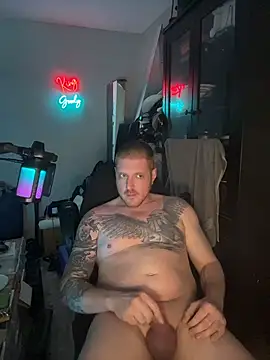 Snapshot of CloudyKingG chatting on April 13, 5:29 pm CloudyKingG online show from April 13, 5:29 pm