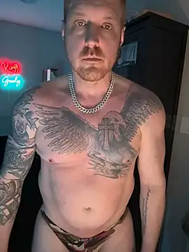 Snapshot of CloudyKingG chatting on April 17, 5:54 am CloudyKingG online show from April 17, 5:54 am