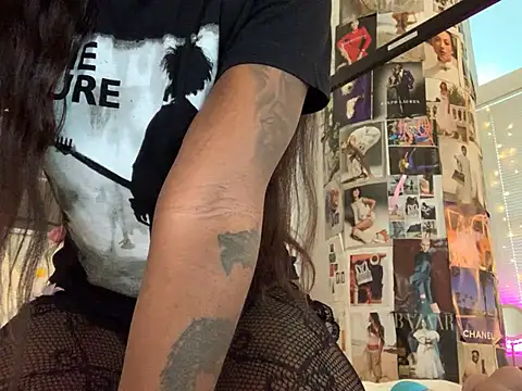 Kylielovesyou online show from February 11, 3:17 pm