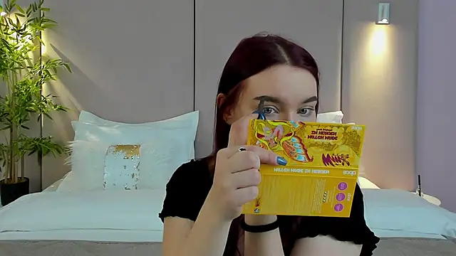 NoraHaynes online show from January 13, 3:01 am