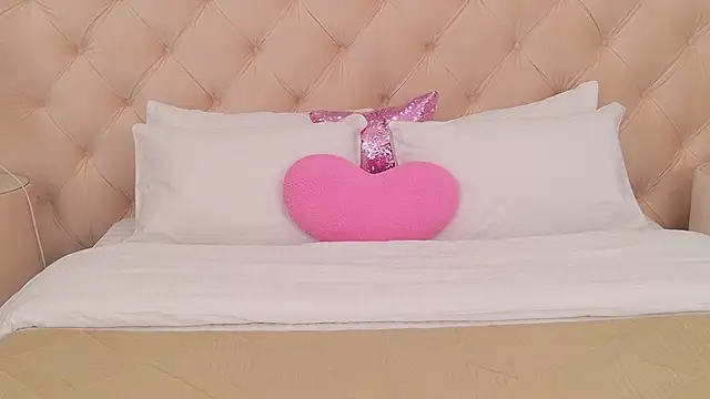 NoraHaynes online show from January 18, 2:59 am