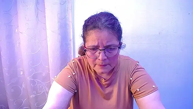 Snapshot of Linda_banks_ chatting on March 31, 2:02 am Linda banks online show from March 31, 2:02 am